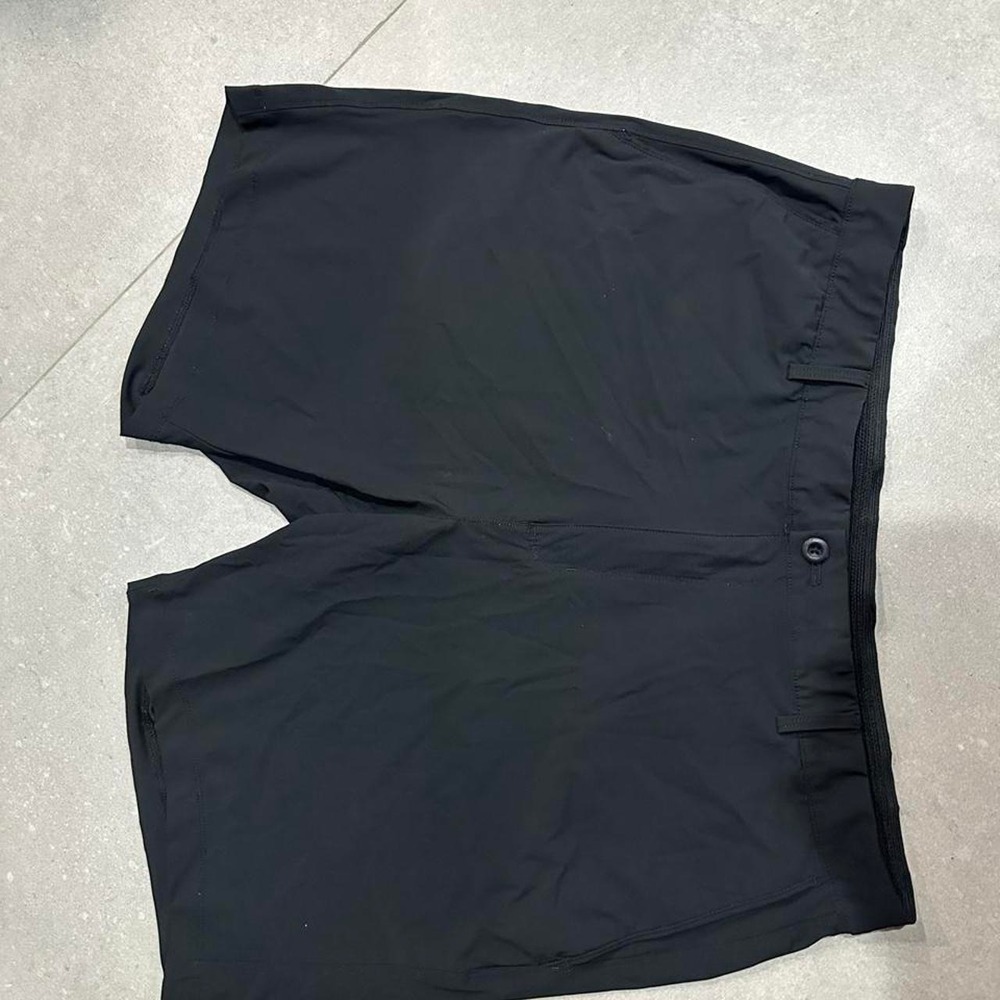 Men's Greg Norman Black Performance Shorts size 38